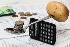 食費と支出を比べる電卓